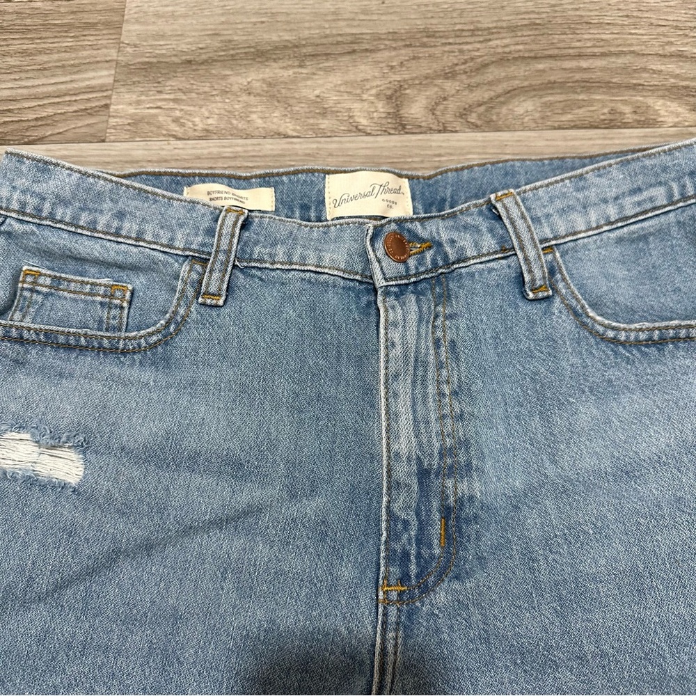 Universal Thread Women’s Mid-Rise Boyfriend Jean Shorts - Picture 3 of 6